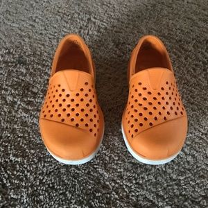 Toddler Toms size 6